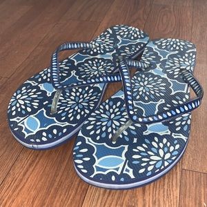 Vera Bradley Navy Blue Paisley Print Flip Flops